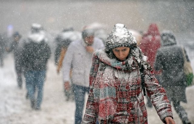 İstanbul'da lapa lapa kar yağıyor