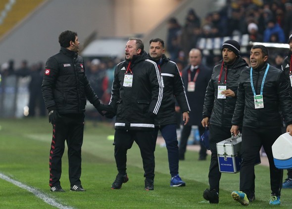 Erman Toroğlu, Aziz Yıldırım'a yüklendi