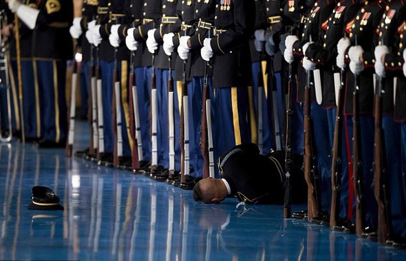 Obama’nın veda konuşması sırasında acı olay!