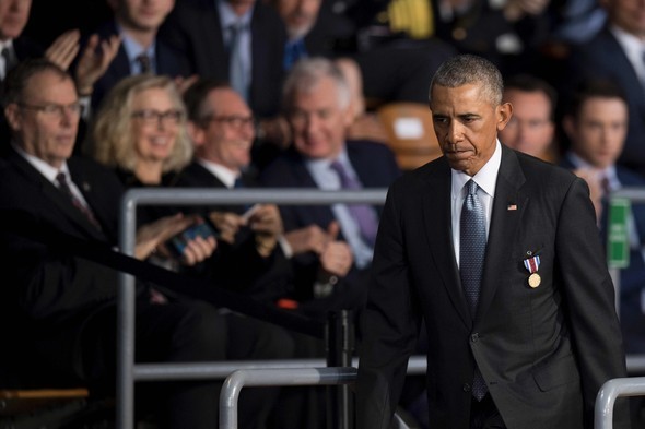 Obama’nın veda konuşması sırasında acı olay!