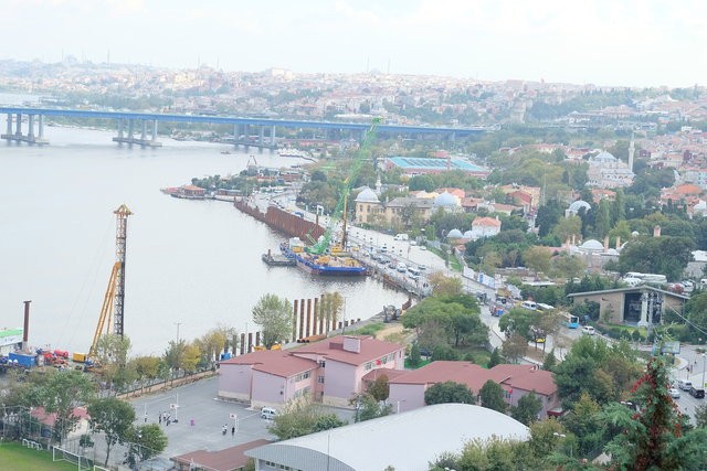 Boğaz'dan sonra Haliç'e de kazık çakıldı