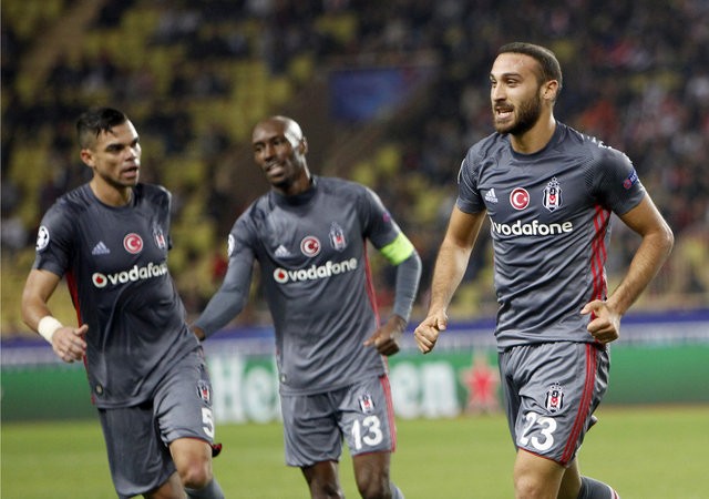 Cenk Tosun Monaco'ya attığı 2 golle sosyal medyayı salladı