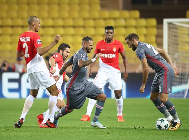 Cenk Tosun Monaco'ya attığı 2 golle sosyal medyayı salladı