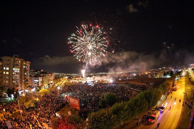 Cumhuriyet Bayramı kutlamaları gece zirve yaptı