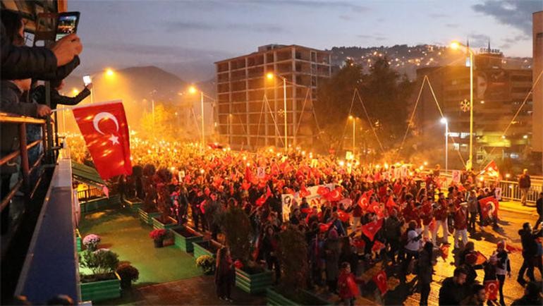 Cumhuriyet Bayramı kutlamaları gece zirve yaptı