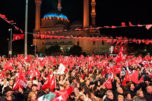 Cumhuriyet Bayramı kutlamaları gece zirve yaptı