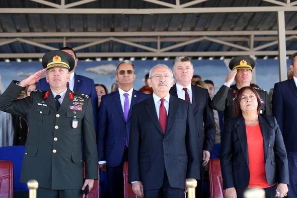  Kemal Kılıçdaroğlu oğlunun yemin törenine katıldı