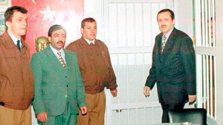 Erdoğan'ın bir askerlik fotoğrafı daha ortaya çıktı!