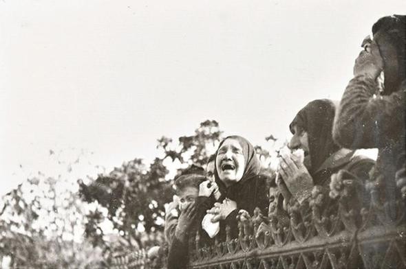 Atatürk'ün cenaze töreni görüntüleri: Bir millet kurtarıcısına ağlıyor