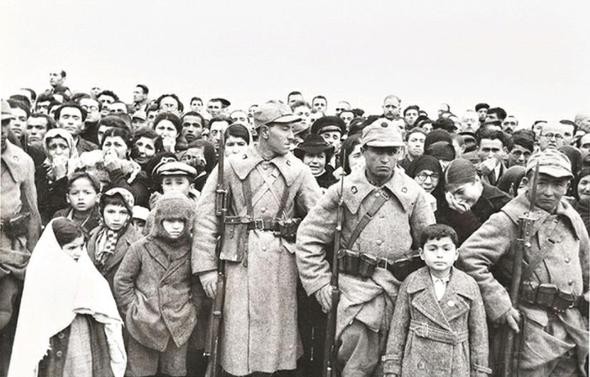 Atatürk'ün cenaze töreni görüntüleri: Bir millet kurtarıcısına ağlıyor