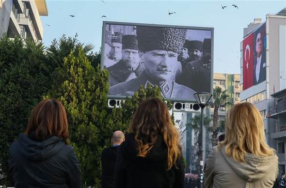 Saat 09.05... Tüm Türkiye'de hayat durdu