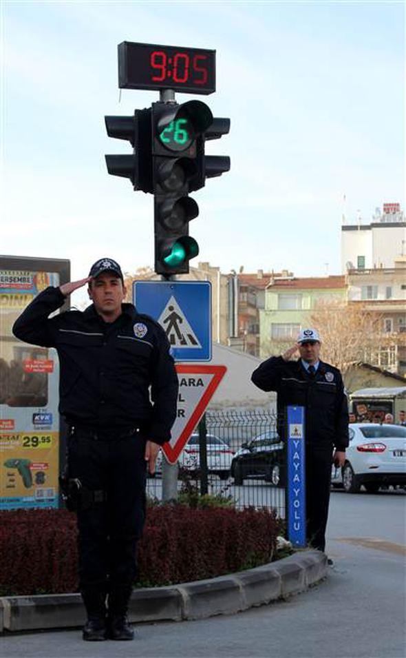 Saat 09.05... Tüm Türkiye'de hayat durdu