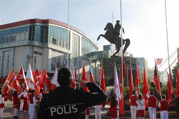 Saat 09.05... Tüm Türkiye'de hayat durdu