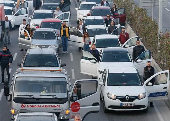 Saat 09.05... Tüm Türkiye'de hayat durdu