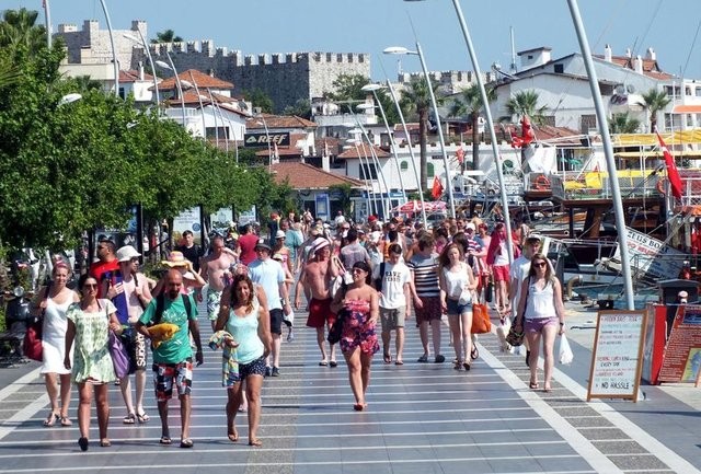 Antalya'ya 10 ayda 9.5 milyon turist geldi