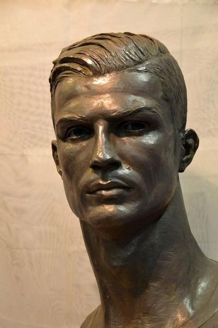 Cristiano Ronaldo'nun bir büstü daha yapıldı! Bu sefer benzedi