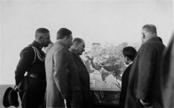 Genelkurmay arşivinden Atatürk'ün az bilinen fotoğrafları