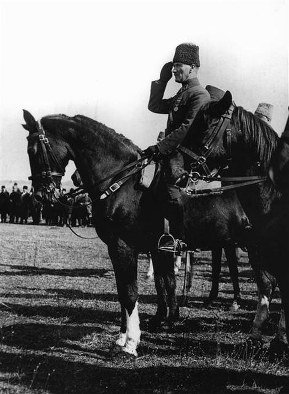 Genelkurmay arşivinden Atatürk'ün az bilinen fotoğrafları