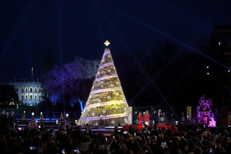 Donald ve Melania Trump ilk Ulusal Noel Ağacı ışığını yaktı