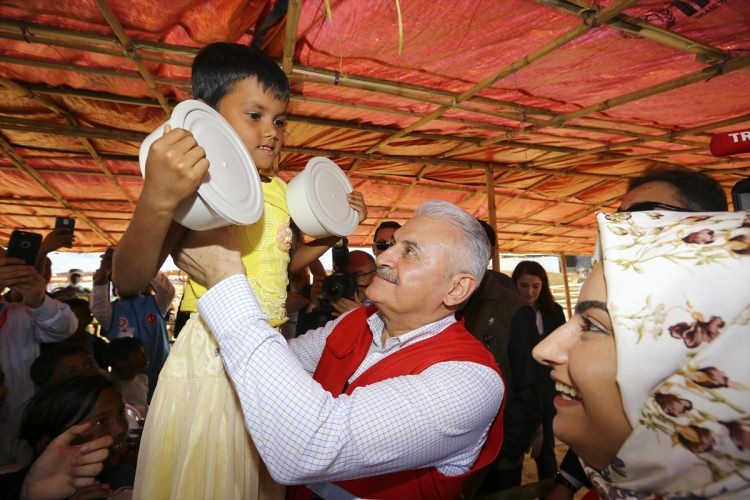 Yıldırım'dan Arakanlı Müslümanların Yaşadığı Kampa Ziyaret! İşte o kareler...