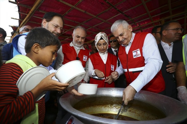 Yıldırım'dan Arakanlı Müslümanların Yaşadığı Kampa Ziyaret! İşte o kareler...