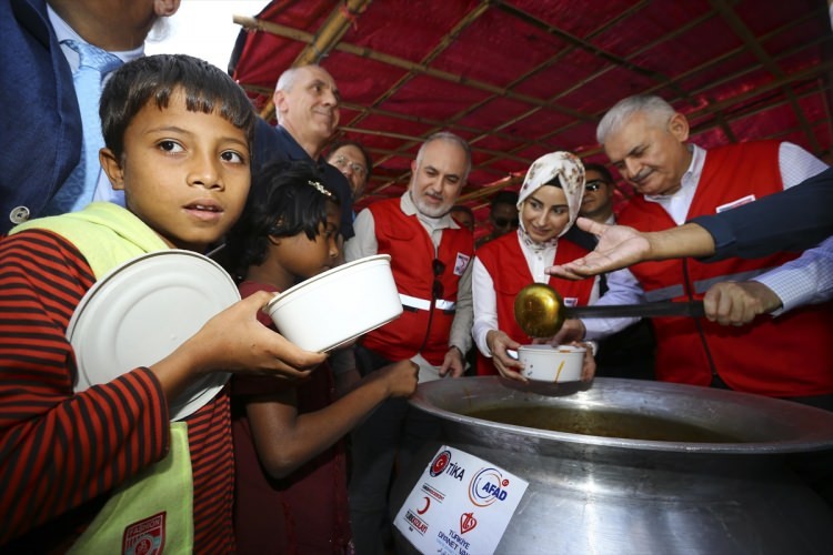 Yıldırım'dan Arakanlı Müslümanların Yaşadığı Kampa Ziyaret! İşte o kareler...