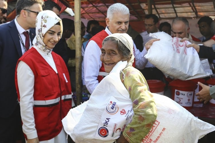 Yıldırım'dan Arakanlı Müslümanların Yaşadığı Kampa Ziyaret! İşte o kareler...