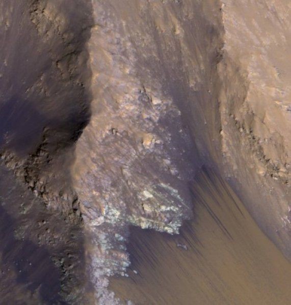 NASA Mars'ta yüksek çözünürlükte çekmiş olduğu fotoğrafları yayınladı