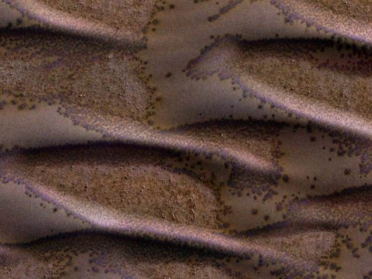 NASA Mars'ta yüksek çözünürlükte çekmiş olduğu fotoğrafları yayınladı