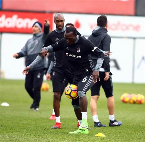 Beşiktaş'ta derbi öncesi büyük sürpriz