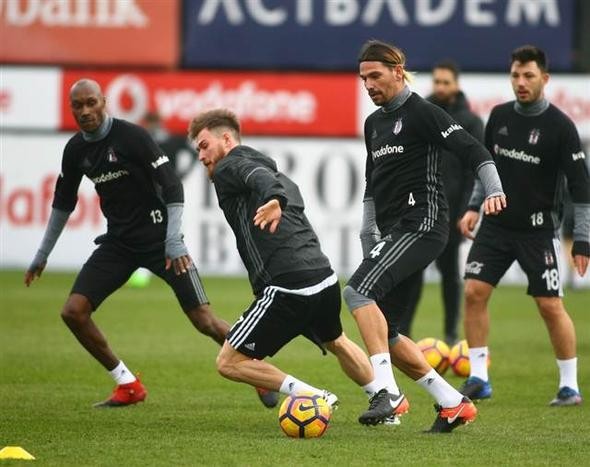 Beşiktaş'ta derbi öncesi büyük sürpriz