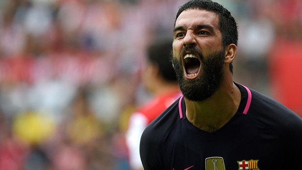 Arda Turan idmanda krampon fırlattı