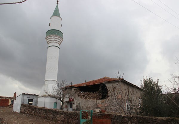 Ayvacıklılar geceyi çadırlarda geçirdi