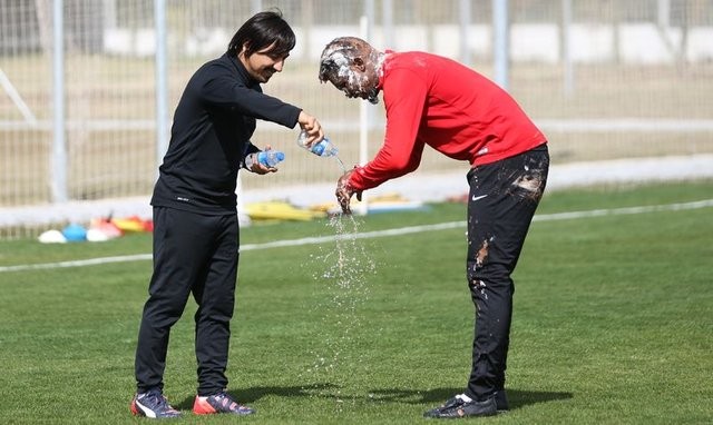 Eto'o'yu çıldırtan doğum günü şakası