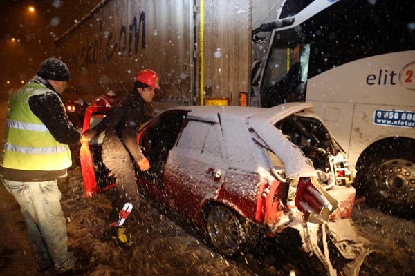 Kütahya'da zincirleme kaza: 2 ölü, 13 yaralı