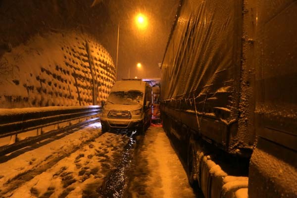 Kütahya'da zincirleme kaza: 2 ölü, 13 yaralı