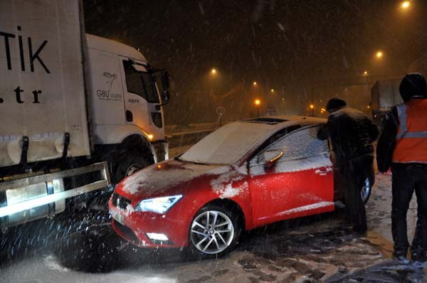 Kütahya'da zincirleme kaza: 2 ölü, 13 yaralı