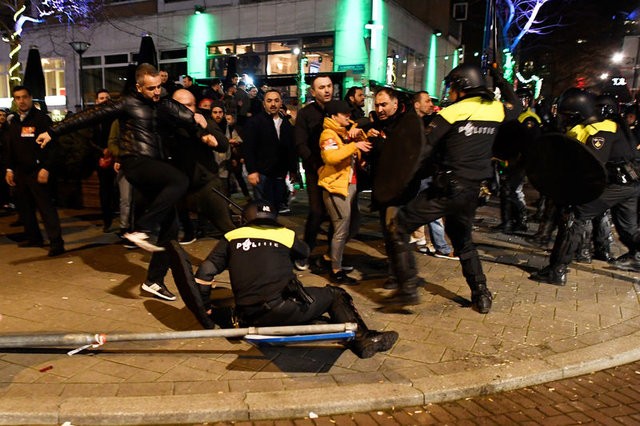 Rotterdam Belediye Başkanı'na skandalın hesabı soruldu