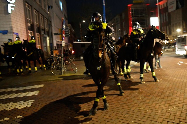 Rotterdam Belediye Başkanı'na skandalın hesabı soruldu