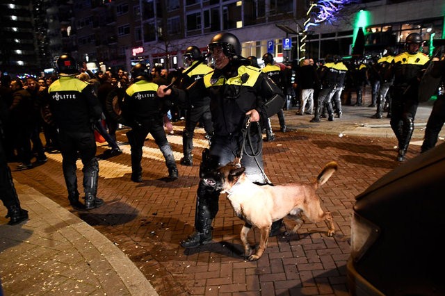 Rotterdam Belediye Başkanı'na skandalın hesabı soruldu