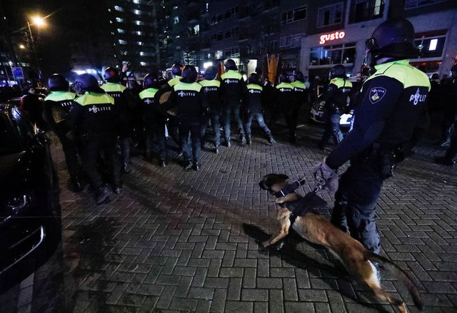 Rotterdam Belediye Başkanı'na skandalın hesabı soruldu