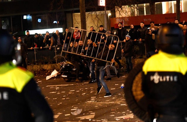 Rotterdam Belediye Başkanı'na skandalın hesabı soruldu