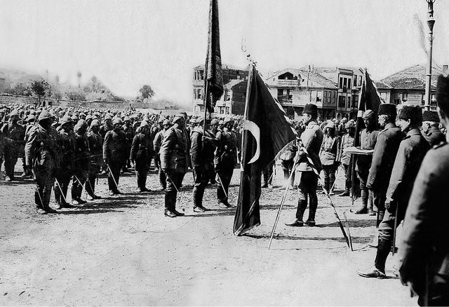 TSK, Çanakkale Zaferi'ne ait fotoğraflar paylaştı