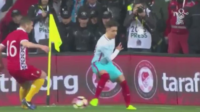 Emre Mor sosyal medyayı salladı!