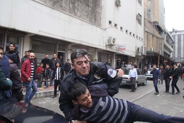 Bakan korumaları silahlı kavgaya müdahale etti