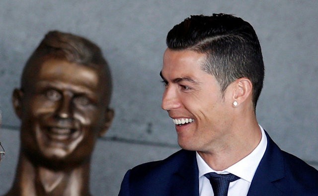 Ronaldo'nun büstü Ronaldo'ya benzemedi