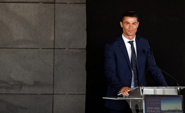 Ronaldo'nun büstü Ronaldo'ya benzemedi