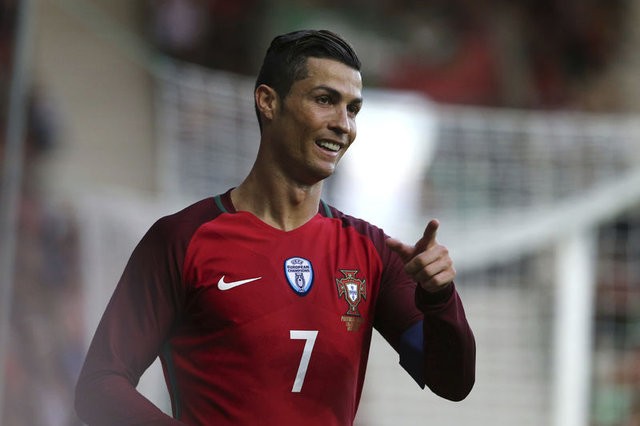 Ronaldo'nun büstü Ronaldo'ya benzemedi