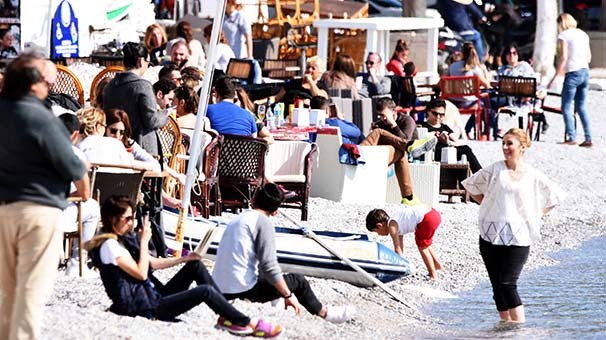 Bodrum'da sıcak hava keyfi! 'Cennette gibiyiz...'