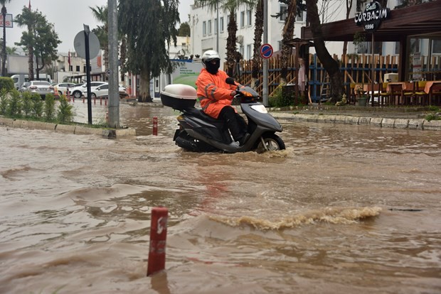 Bodrum'da sağanak sele neden oldu